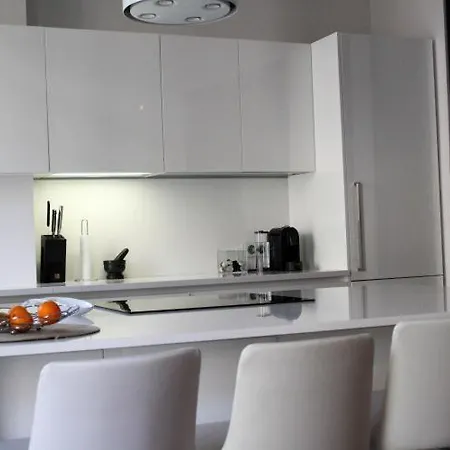 Sleeps 4 Air Con Wifi Apartment