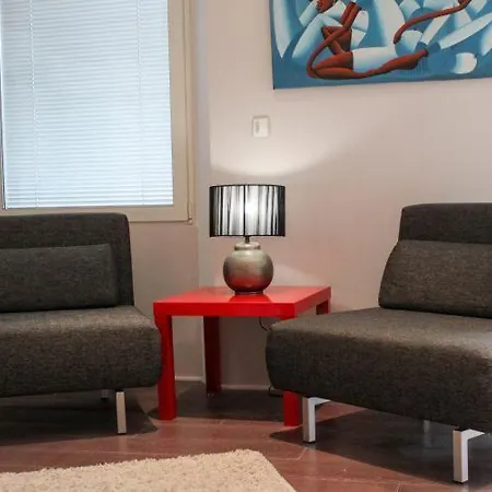 Sleeps 4 Air Con Wifi Cannes