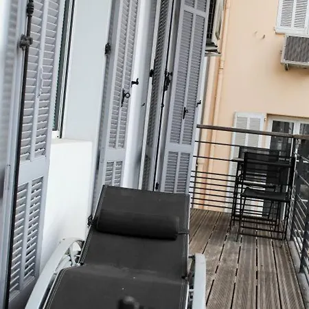Sleeps 4 Air Con Wifi Apartment Cannes