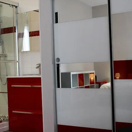 Sleeps 4 Air Con Wifi شقة *