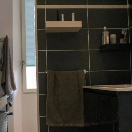 Sleeps 4 Air Con Wifi شقة